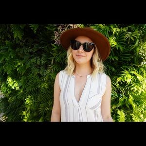 Meet your Posher, Cari